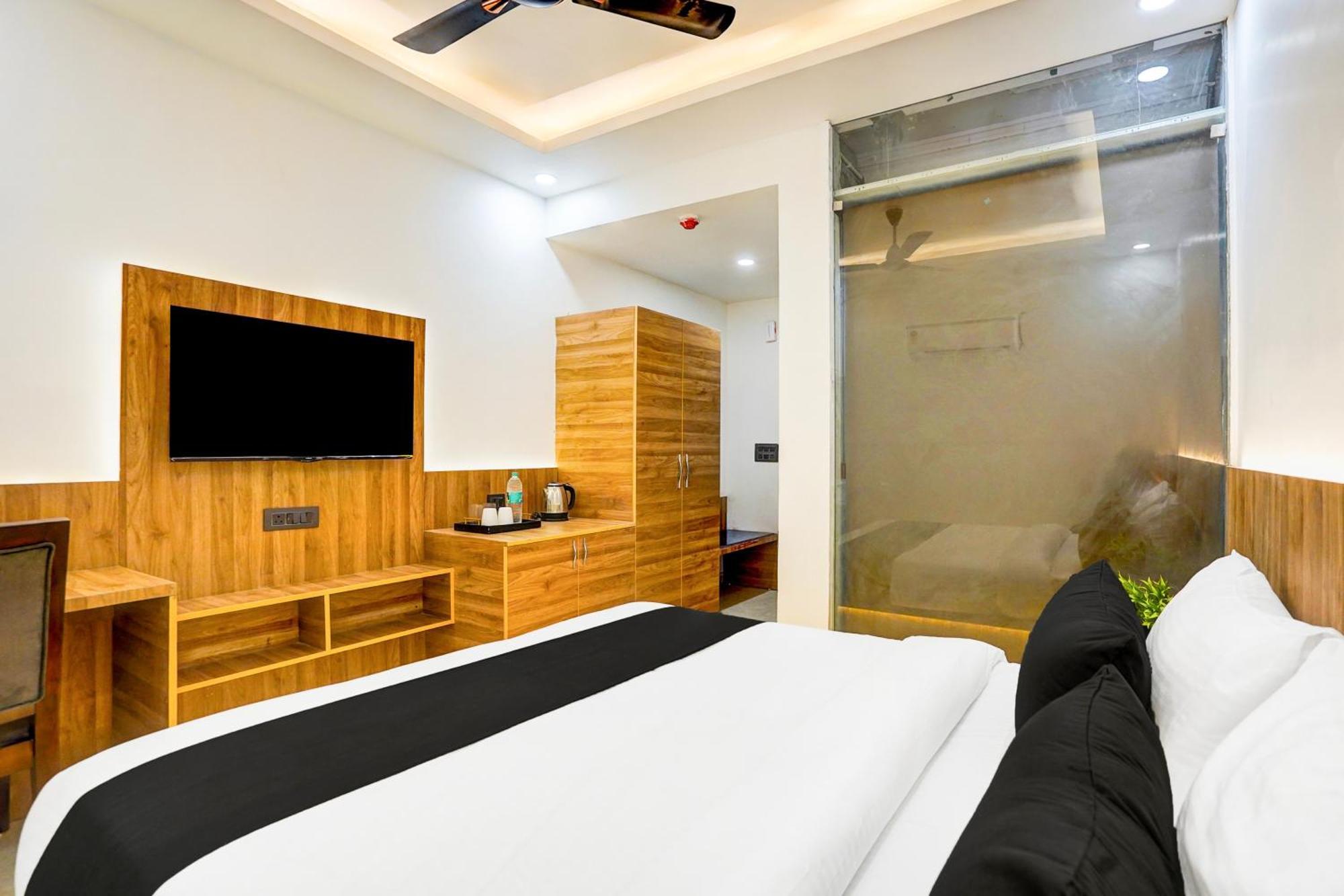Townhouse Grand Address Hotel And Banquet Ghaziabad Bagian luar foto