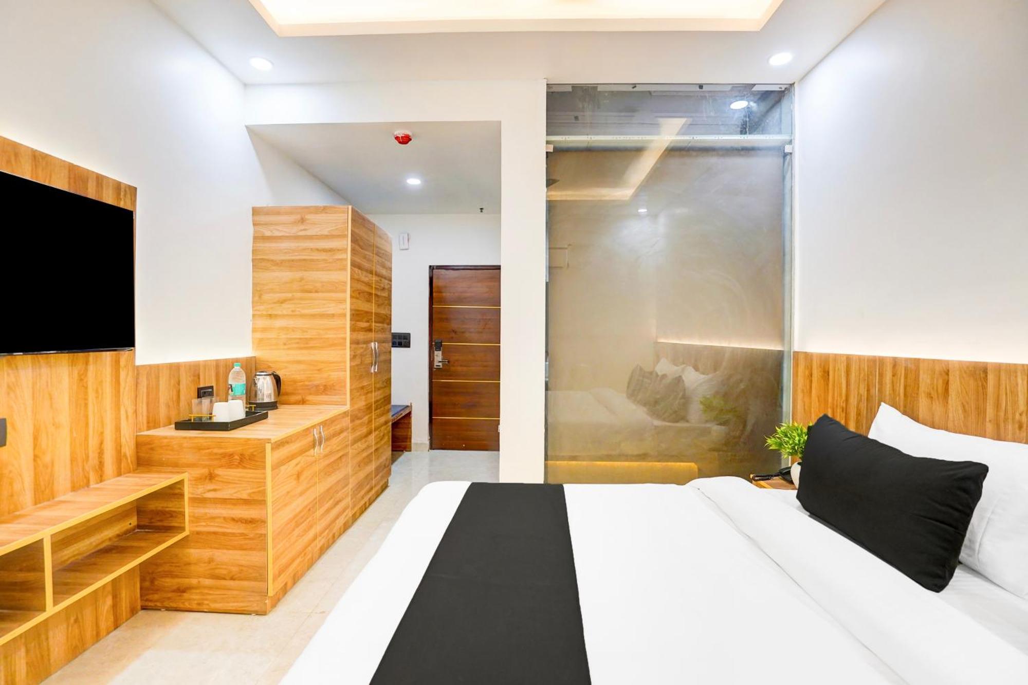 Townhouse Grand Address Hotel And Banquet Ghaziabad Bagian luar foto