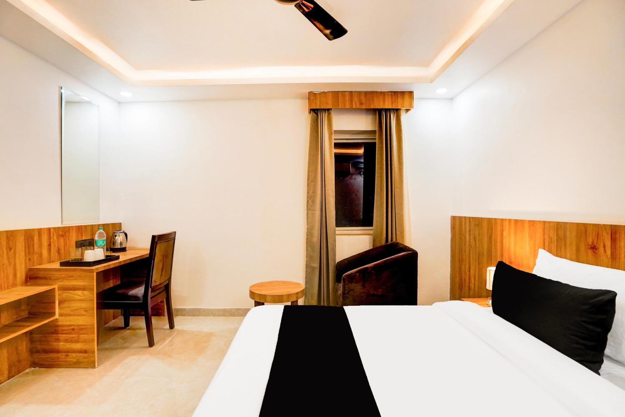 Townhouse Grand Address Hotel And Banquet Ghaziabad Bagian luar foto