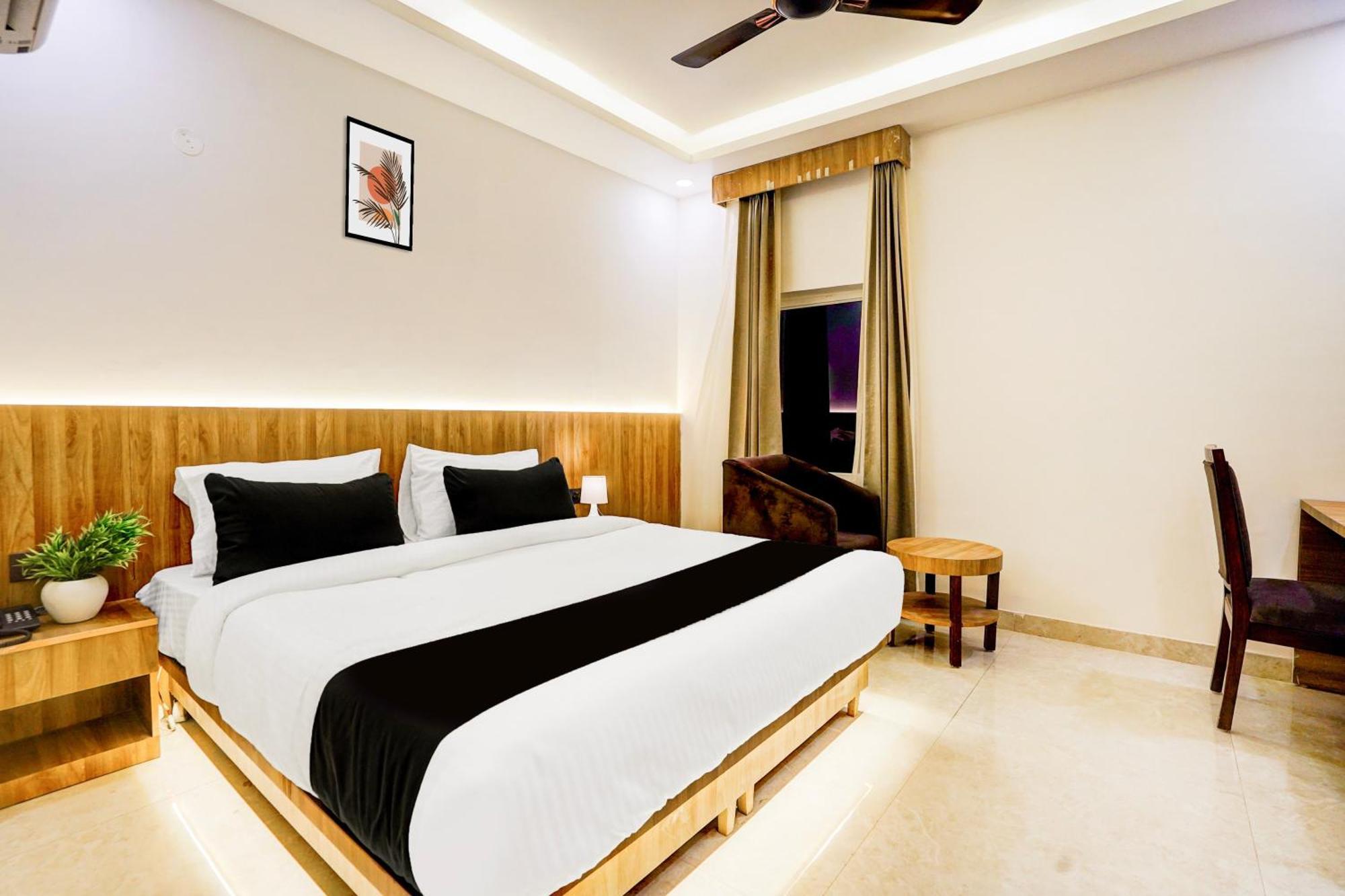 Townhouse Grand Address Hotel And Banquet Ghaziabad Bagian luar foto