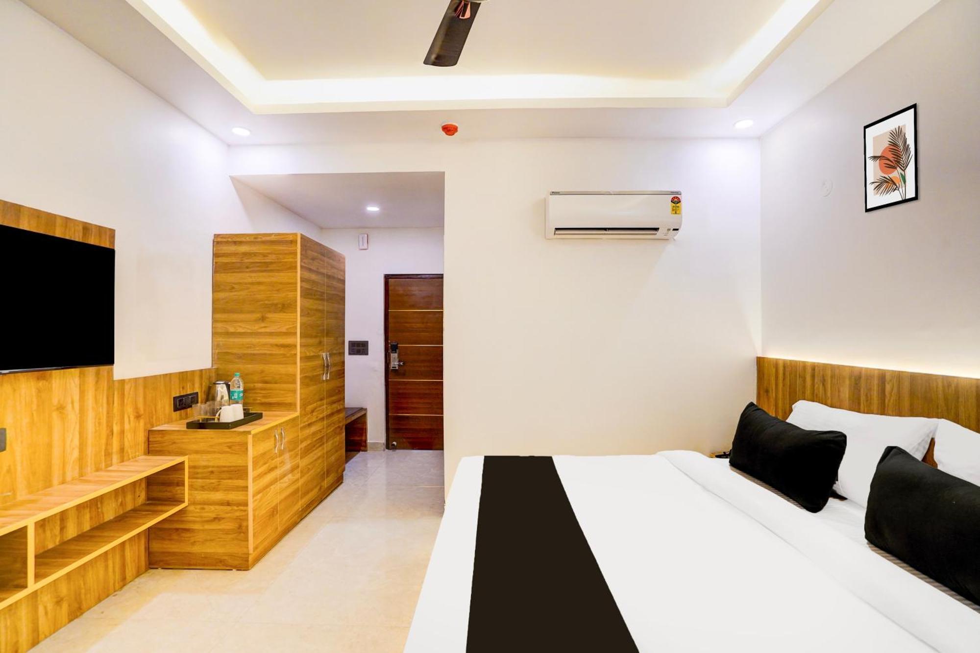 Townhouse Grand Address Hotel And Banquet Ghaziabad Bagian luar foto