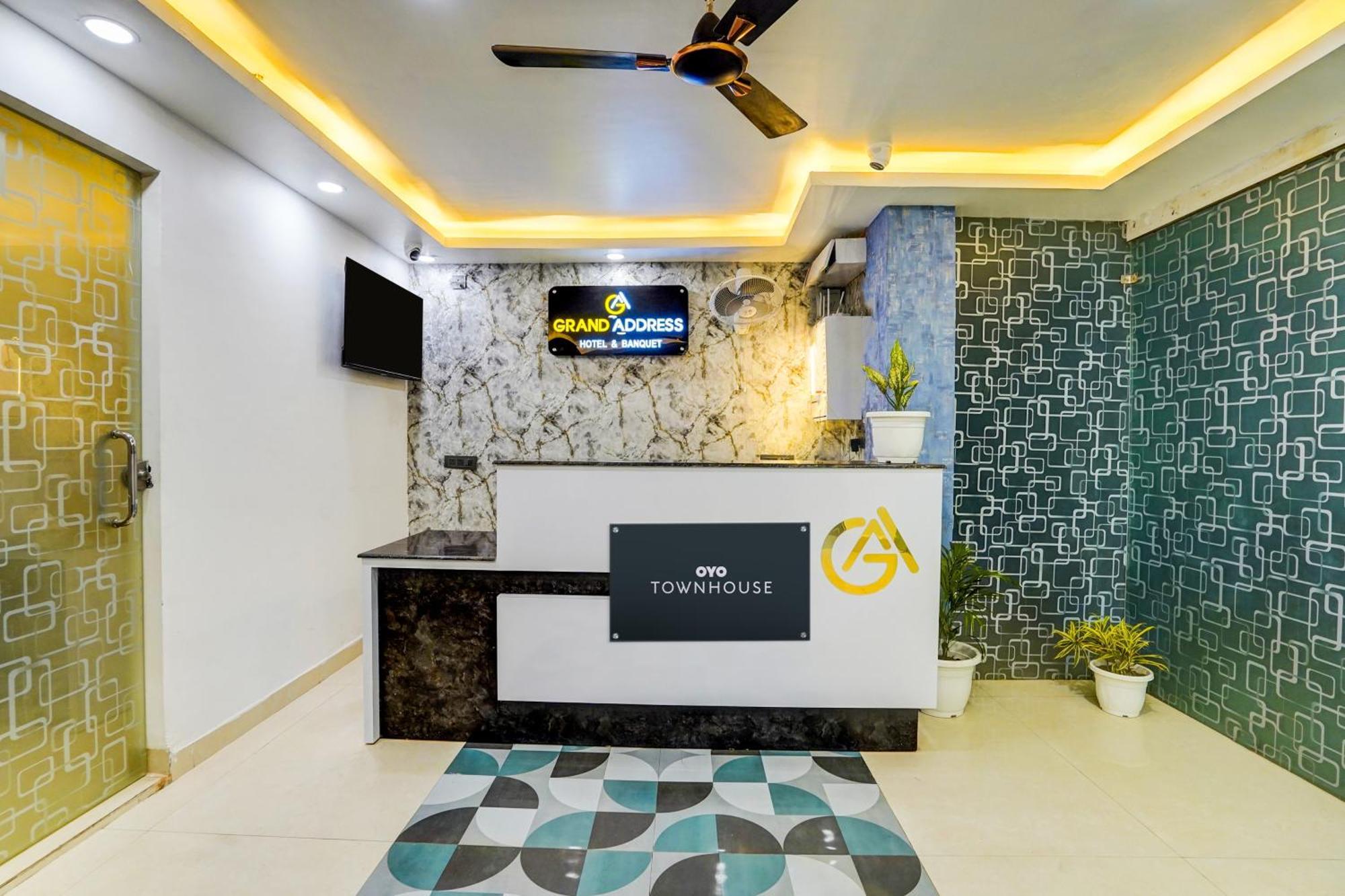 Townhouse Grand Address Hotel And Banquet Ghaziabad Bagian luar foto